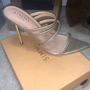 SIMMI LONDON FELICIA WIDE FIT GOLD METALLIC CROC MULE SANDALS